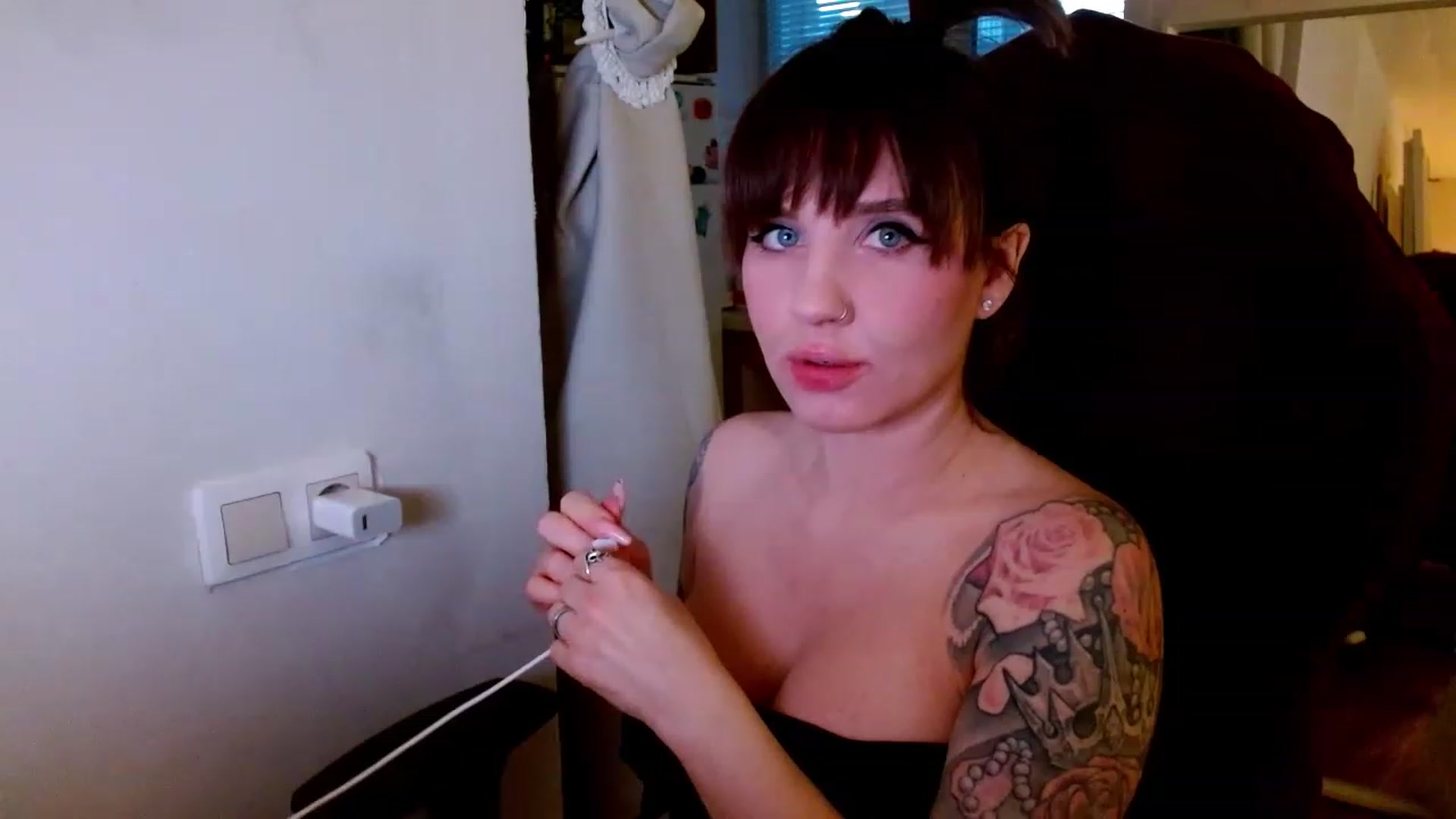 Gallery image thumbnail from BirthdayAlice's myfreecams stream on, 03/19/2023, 13:16 image 17 of 20