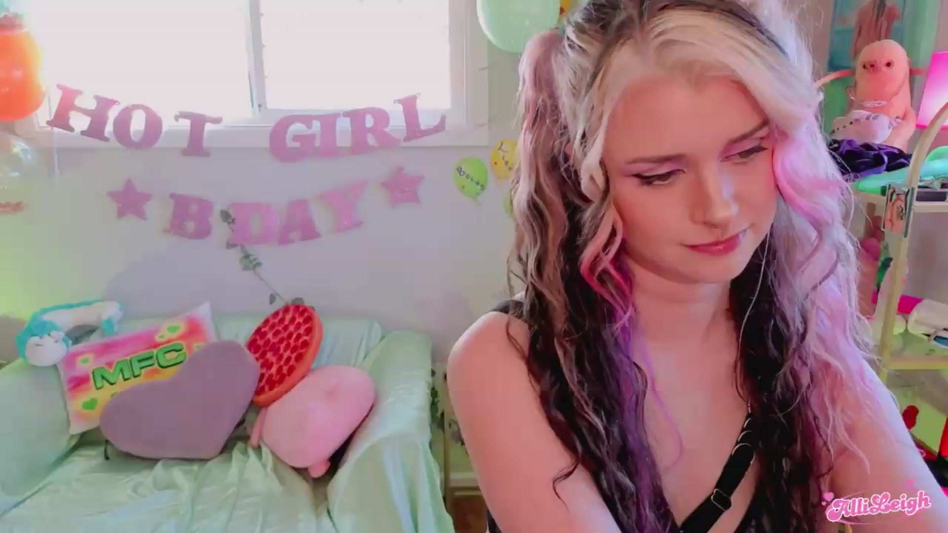 Gallery image thumbnail from BirthdayAlli's myfreecams stream on, 07/19/2026, 24:02 image 4 of 20