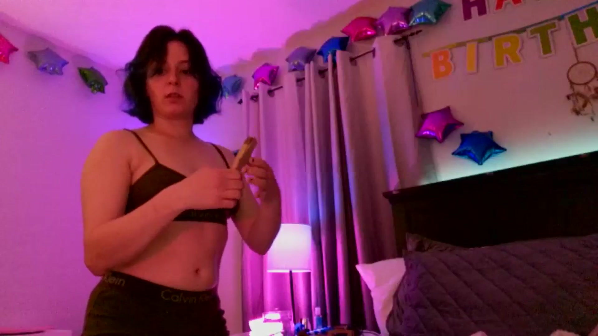 Gallery image thumbnail from BirthdayBEACH's myfreecams stream on, 04/12/2025, 05:53 image 5 of 20