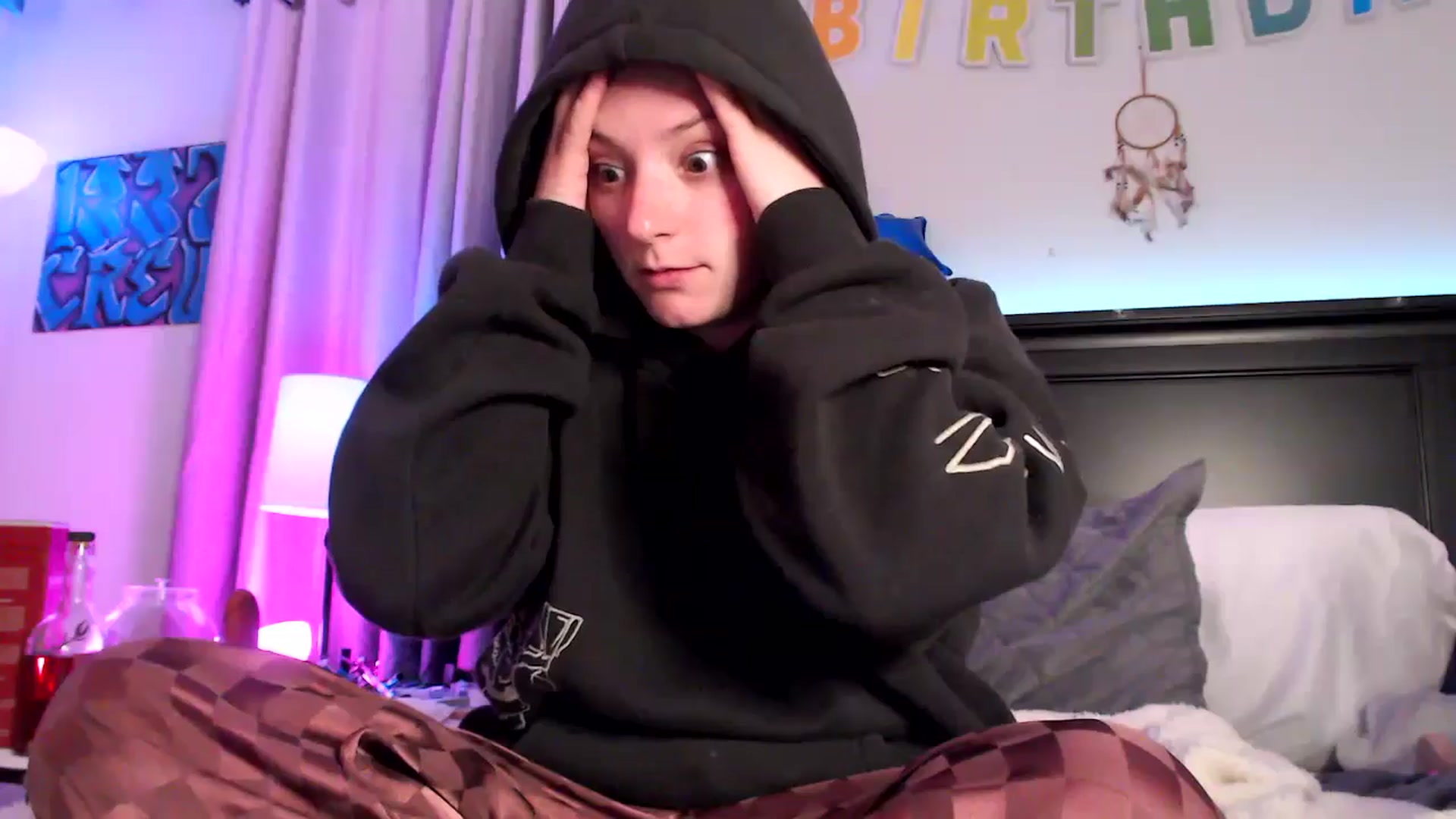 Gallery image thumbnail from BirthdayBEACH's myfreecams stream on, 04/26/2025, 06:50 image 14 of 20