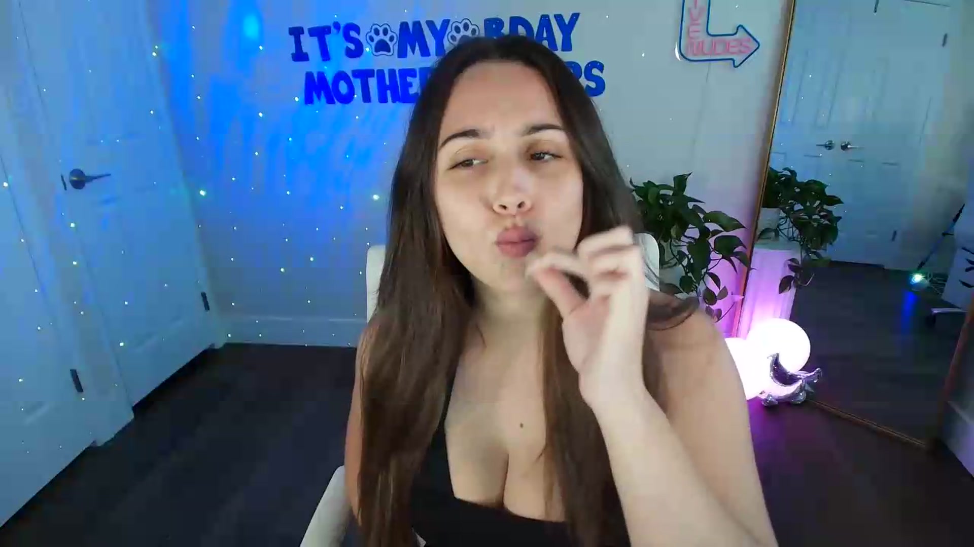 Gallery image thumbnail from BirthdayBrittani's myfreecams stream on, 07/27/2026, 24:01 image 16 of 20