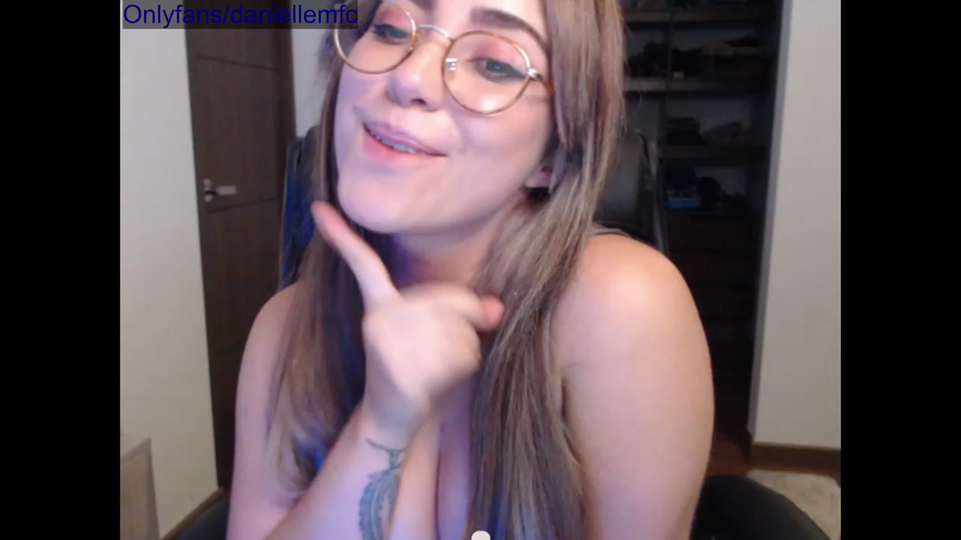 Gallery image thumbnail from BirthdayDani's myfreecams stream on, 04/23/2023, 24:20 image 12 of 20