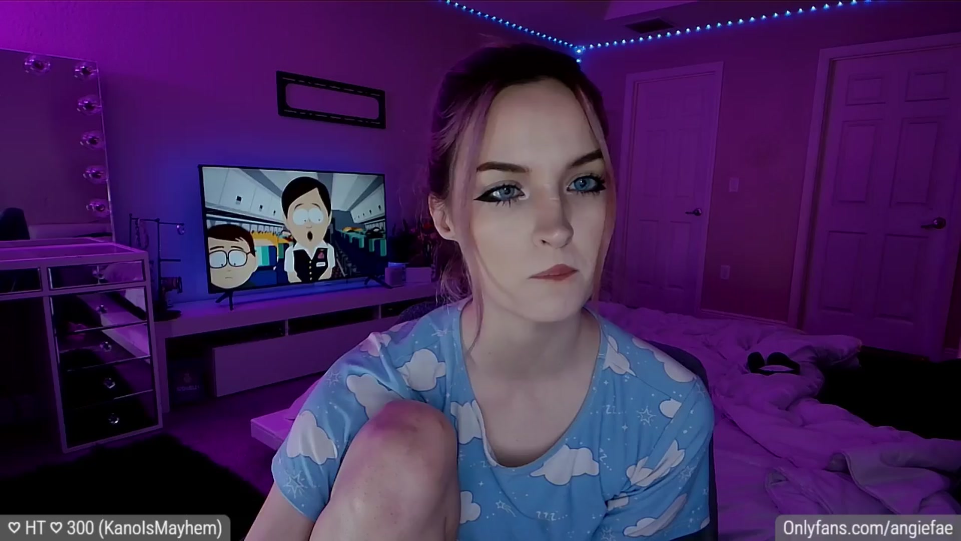 Gallery image thumbnail from BirthdayFae's myfreecams stream on, 04/10/2024, 08:32 image 15 of 20