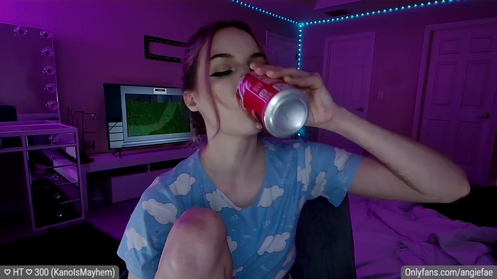 Gallery image thumbnail from BirthdayFae's myfreecams stream on, 04/10/2024, 08:32 image 16 of 20