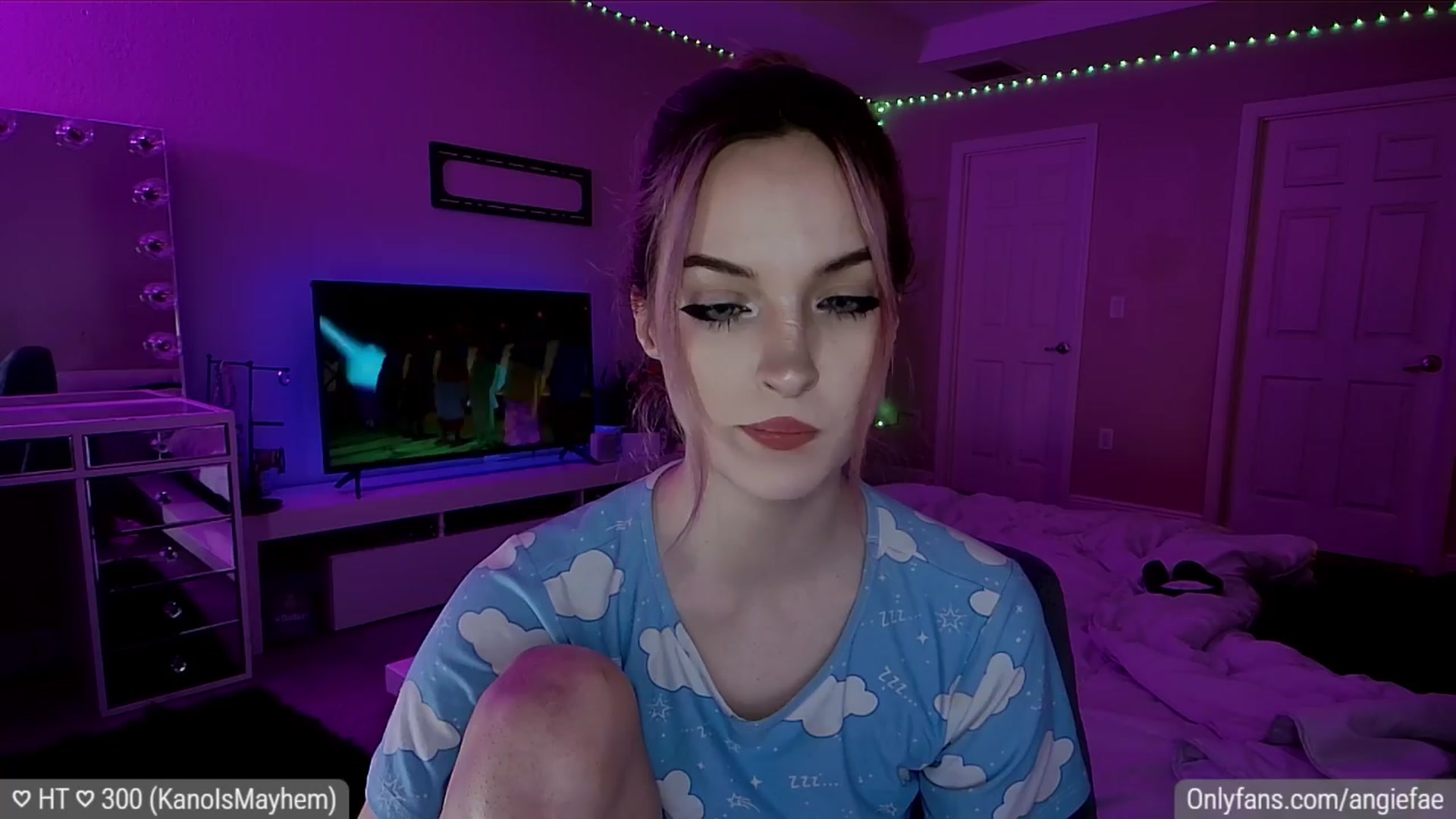 Gallery image thumbnail from BirthdayFae's myfreecams stream on, 04/10/2024, 08:32 image 4 of 20