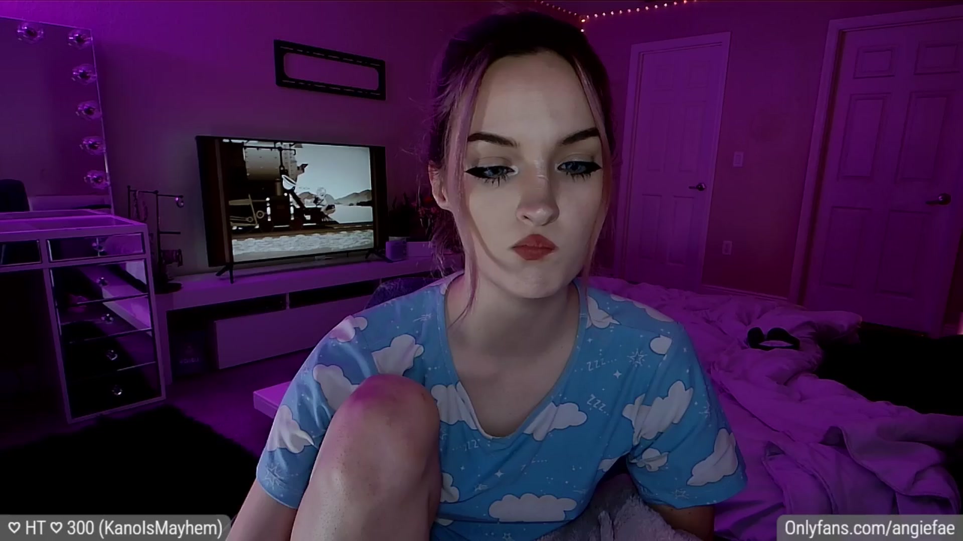 Gallery image thumbnail from BirthdayFae's myfreecams stream on, 04/10/2024, 08:32 image 9 of 20