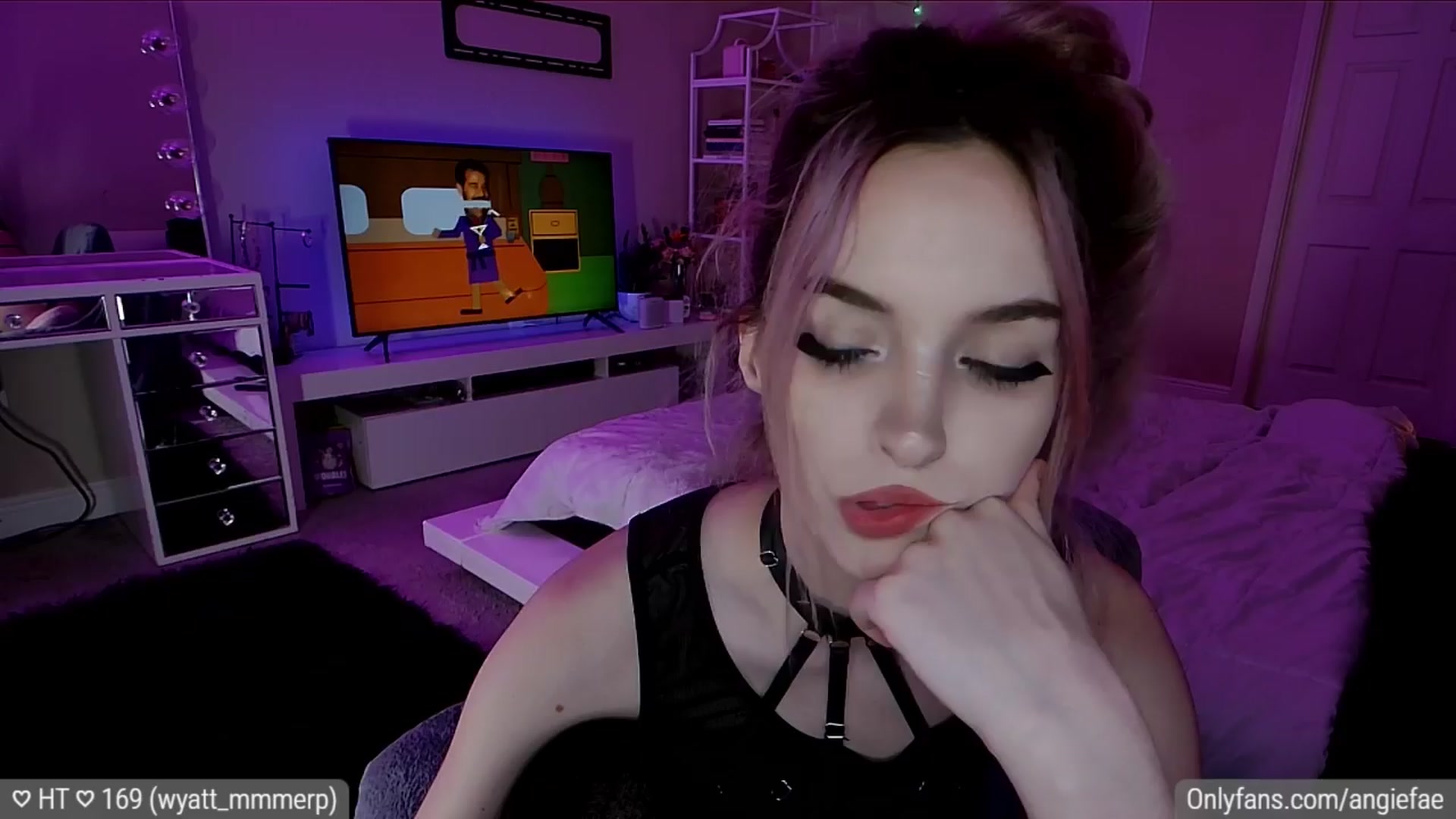 Gallery image thumbnail from BirthdayFae's myfreecams stream on, 04/11/2024, 04:59 image 13 of 20