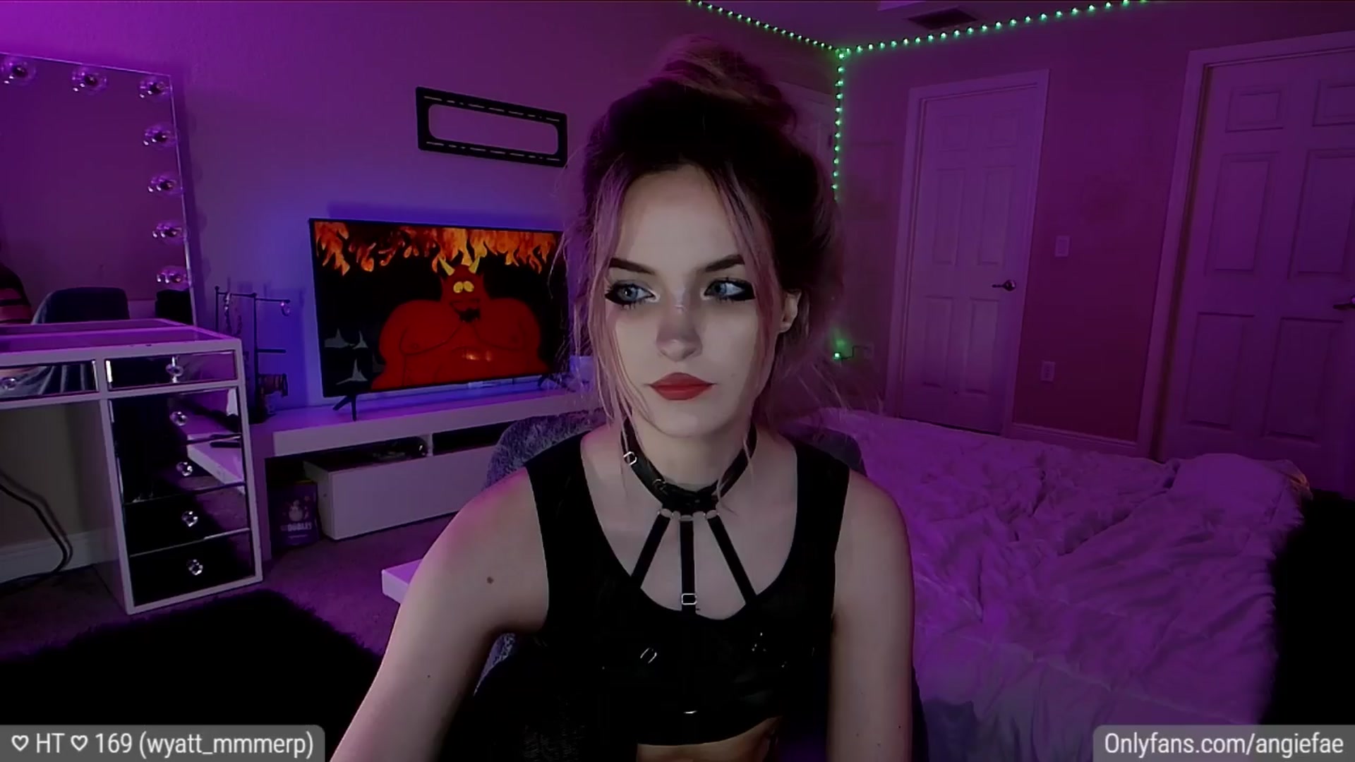 Gallery image thumbnail from BirthdayFae's myfreecams stream on, 04/11/2024, 04:59 image 17 of 20
