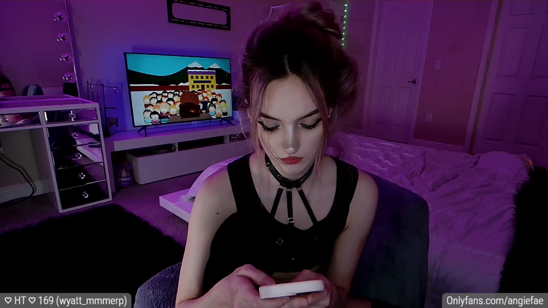 Gallery image thumbnail from BirthdayFae's myfreecams stream on, 04/11/2024, 04:59 image 12 of 20