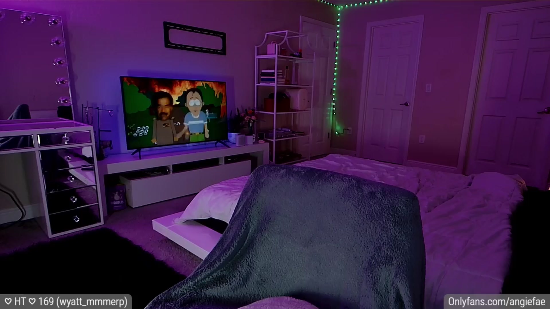 Gallery image thumbnail from BirthdayFae's myfreecams stream on, 04/11/2024, 04:59 image 18 of 20