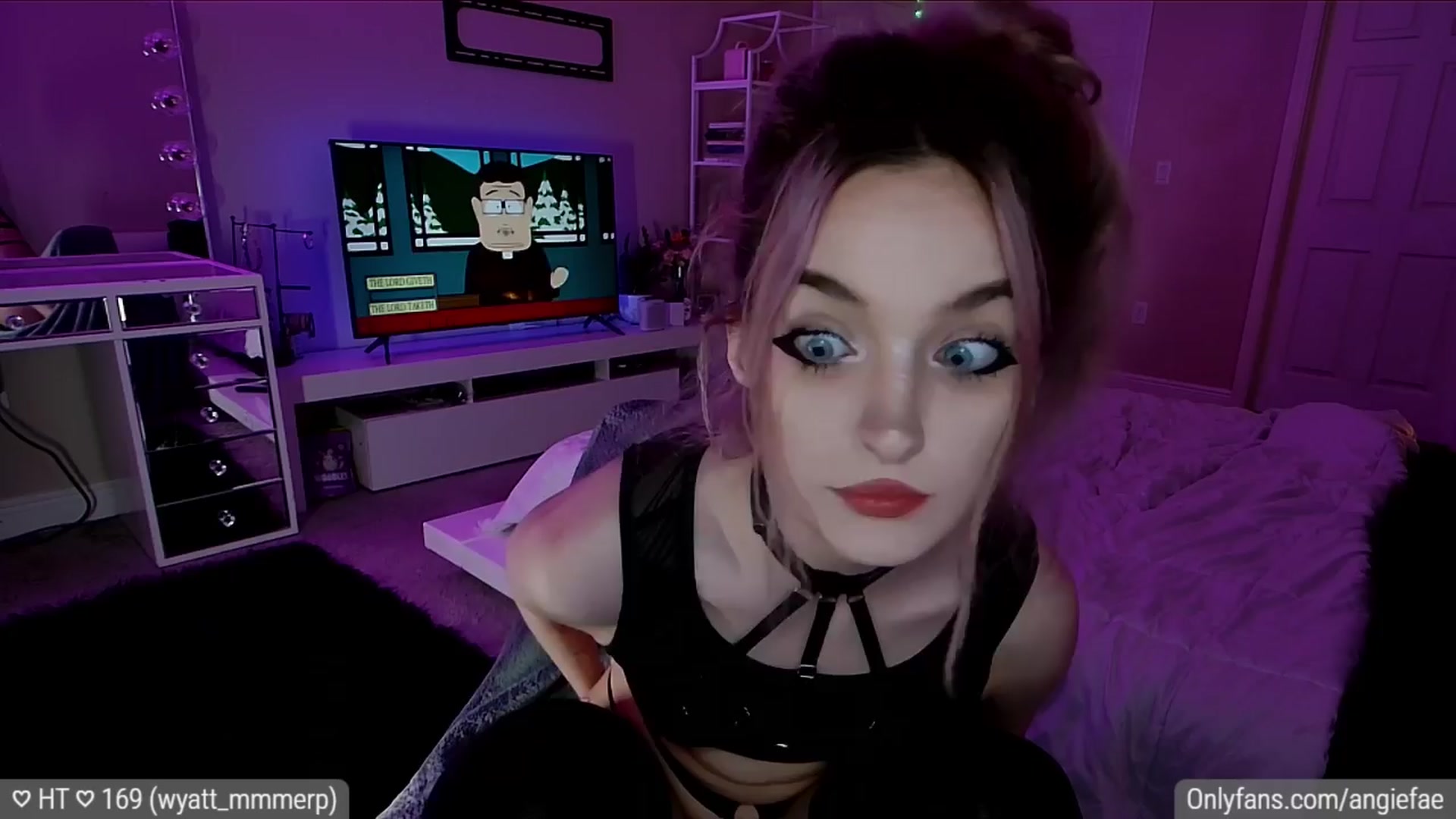 Gallery image thumbnail from BirthdayFae's myfreecams stream on, 04/11/2024, 04:59 image 8 of 20