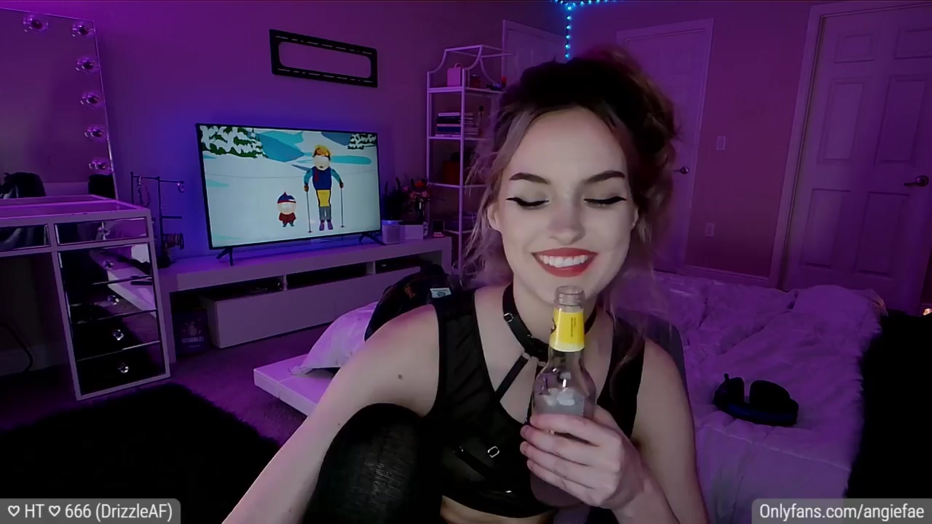 Gallery image thumbnail from BirthdayFae's myfreecams stream on, 04/11/2024, 08:41 image 1 of 20