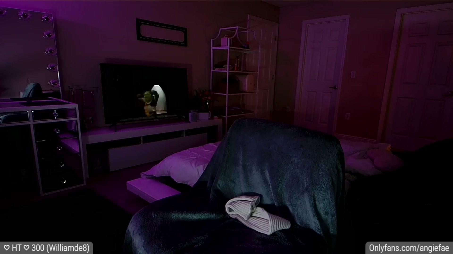 Gallery image thumbnail from BirthdayFae's myfreecams stream on, 04/12/2024, 08:31 image 1 of 20
