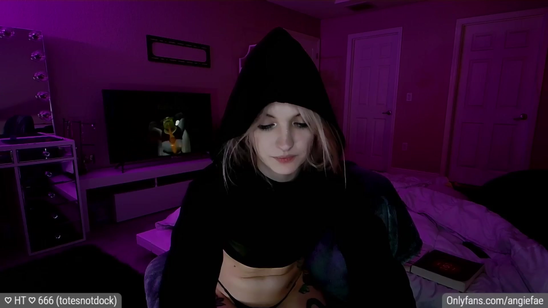 Gallery image thumbnail from BirthdayFae's myfreecams stream on, 04/12/2024, 09:58 image 9 of 20