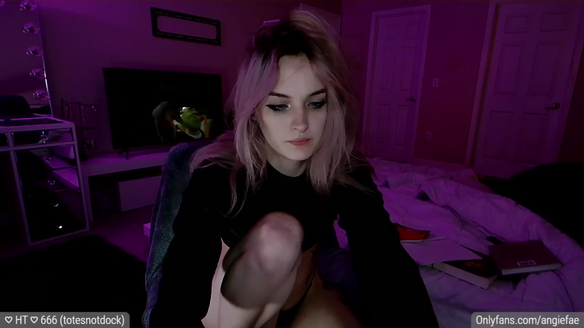 Gallery image thumbnail from BirthdayFae's myfreecams stream on, 04/12/2024, 09:58 image 1 of 20