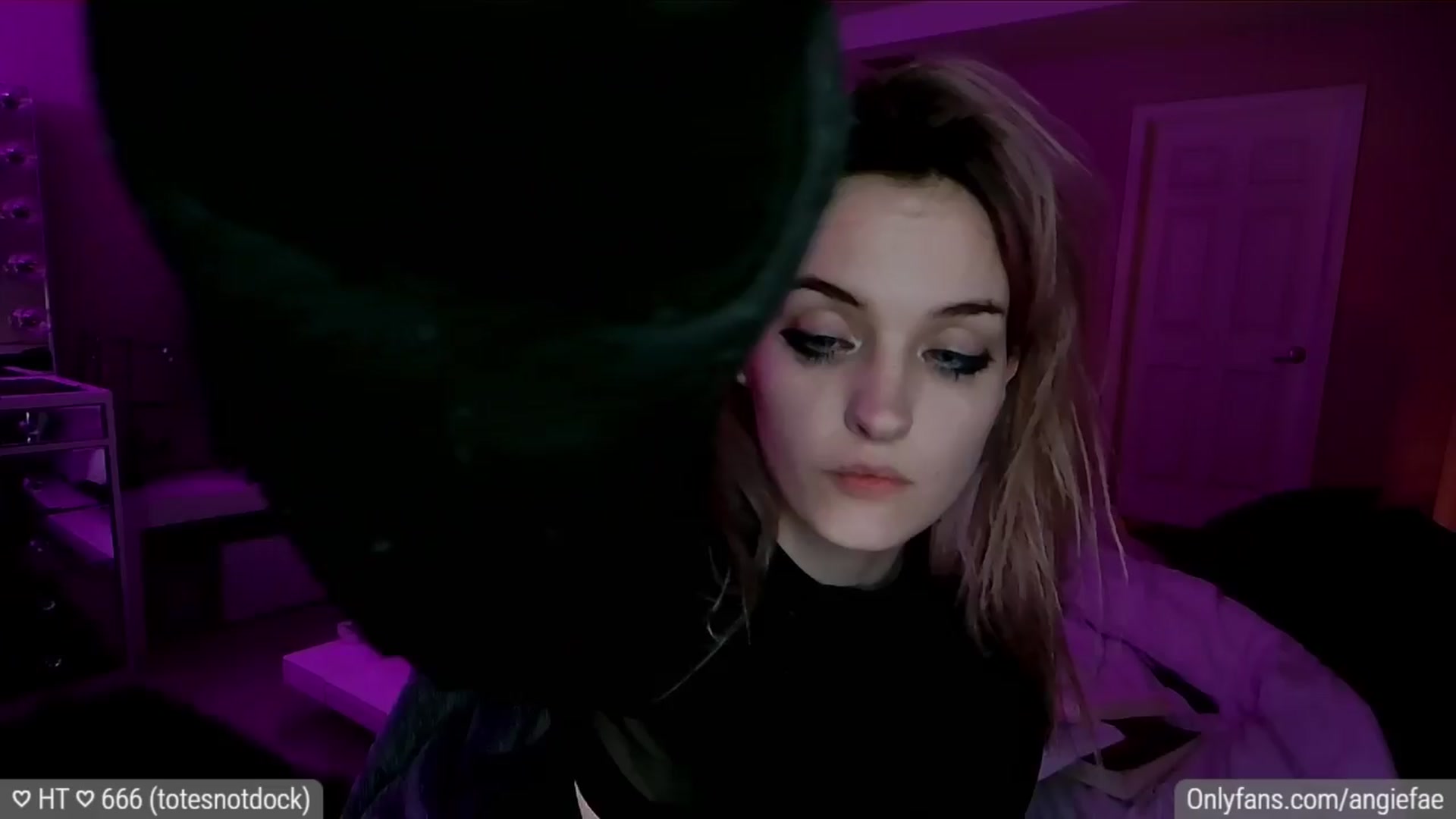 Gallery image thumbnail from BirthdayFae's myfreecams stream on, 04/12/2024, 09:58 image 20 of 20