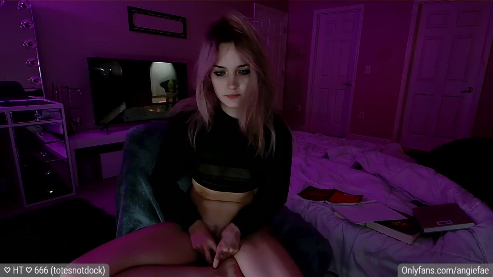 Gallery image thumbnail from BirthdayFae's myfreecams stream on, 04/12/2024, 09:58 image 2 of 20