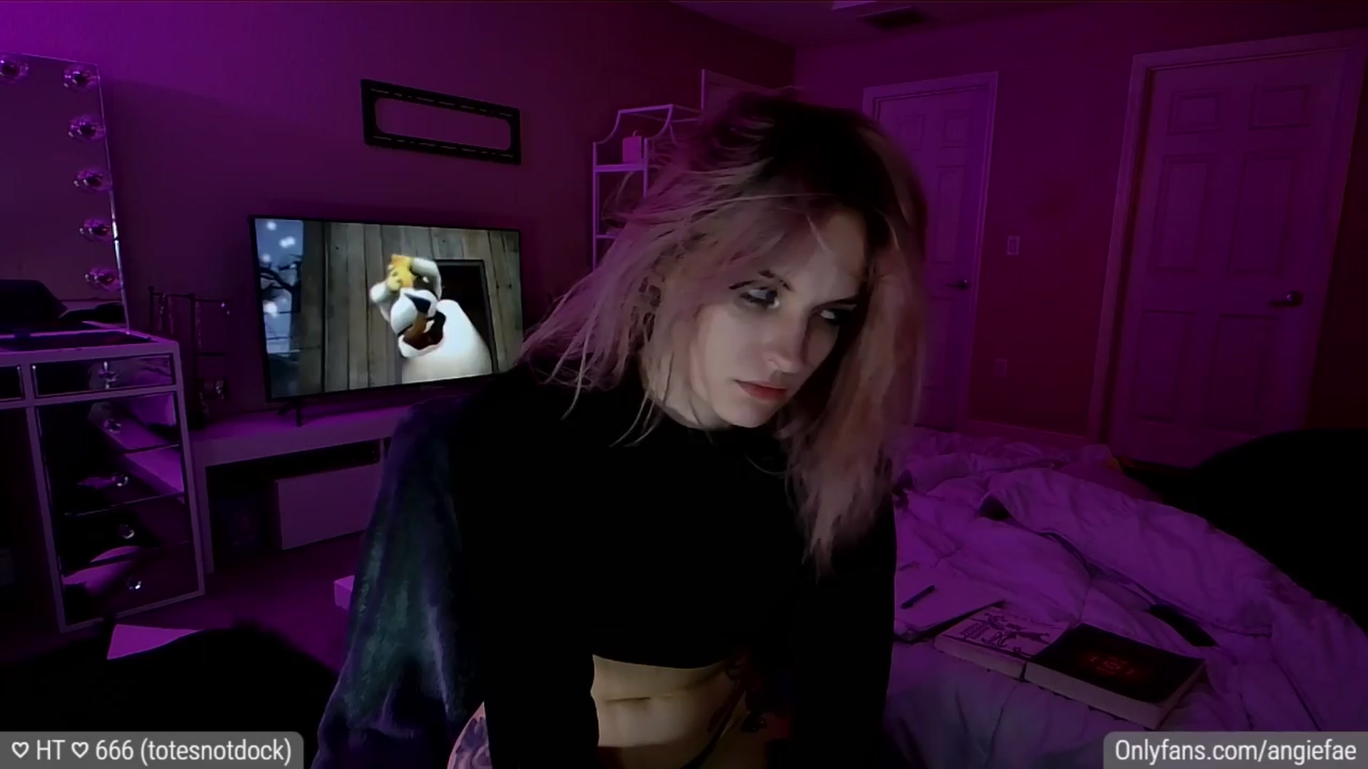 Gallery image thumbnail from BirthdayFae's myfreecams stream on, 04/12/2024, 09:58 image 14 of 20