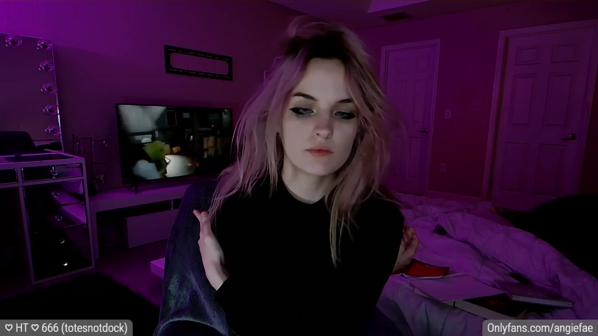 Gallery image thumbnail from BirthdayFae's myfreecams stream on, 04/12/2024, 09:58 image 4 of 20