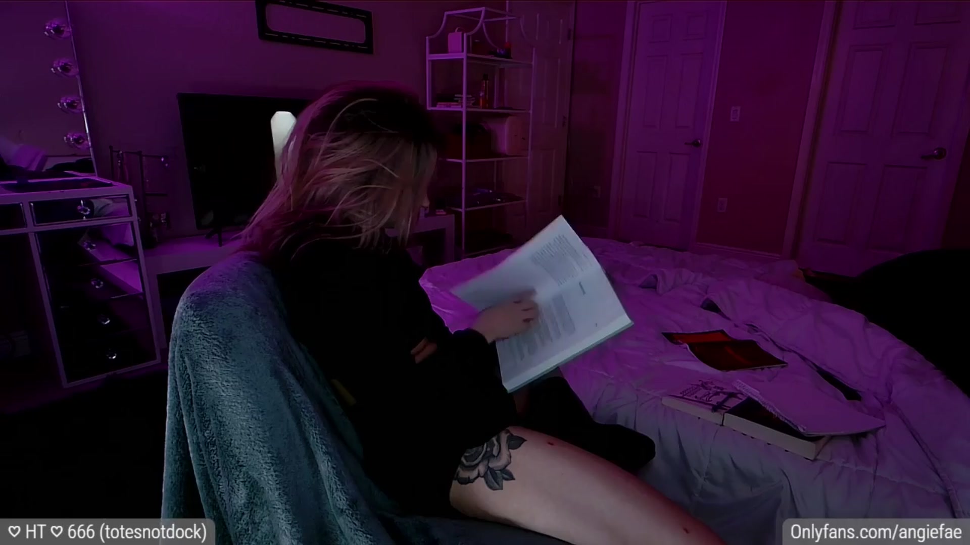Gallery image thumbnail from BirthdayFae's myfreecams stream on, 04/12/2024, 09:58 image 18 of 20