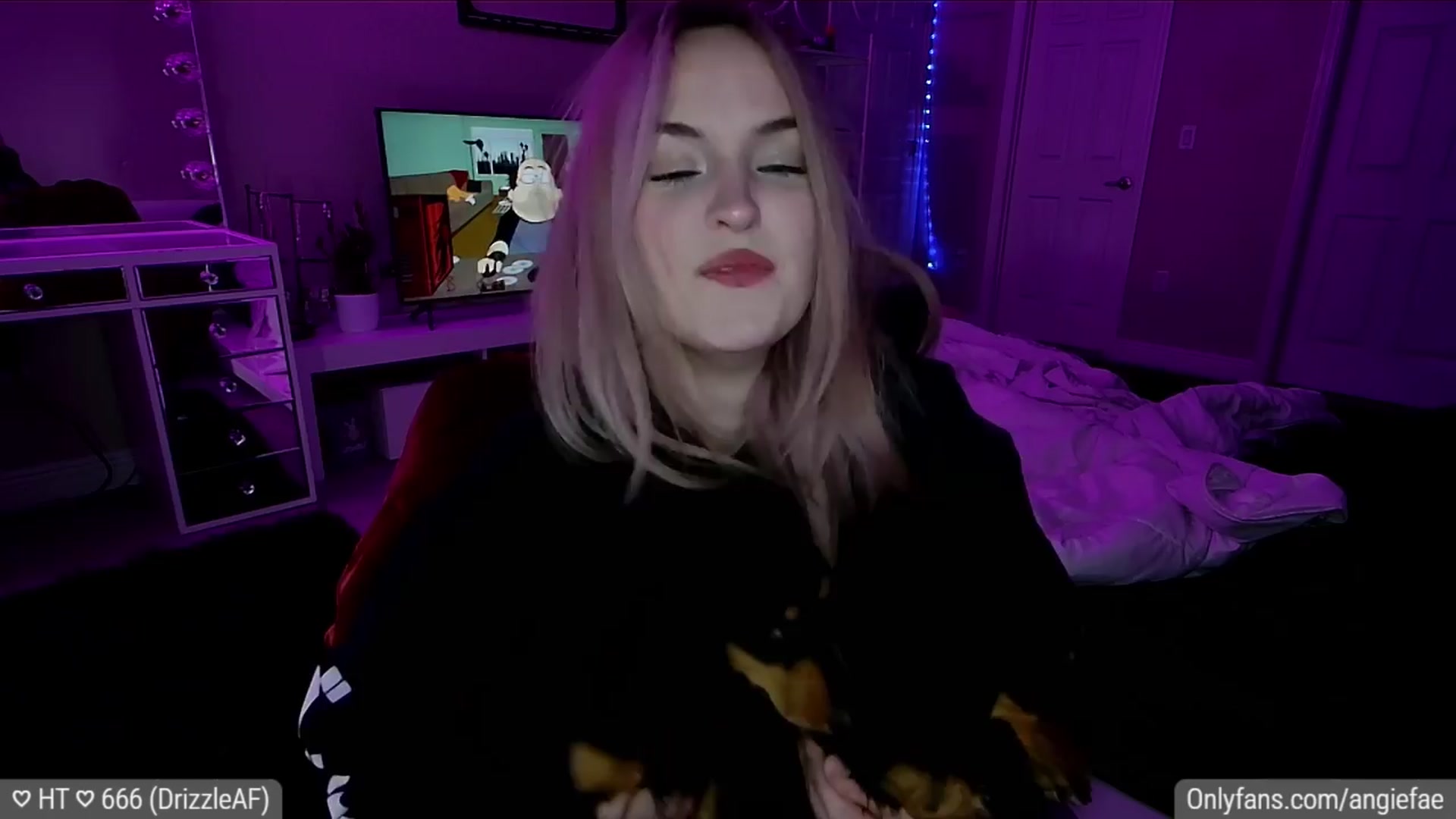 Gallery image thumbnail from BirthdayFae's myfreecams stream on, 04/15/2024, 06:05 image 4 of 20