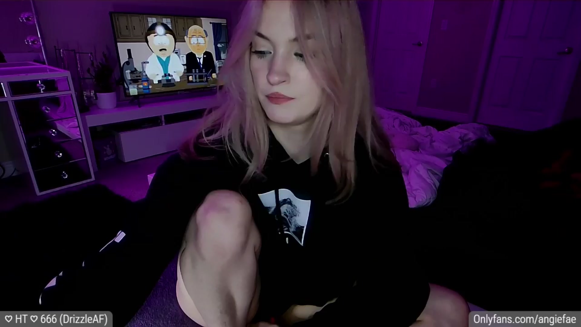 Gallery image thumbnail from BirthdayFae's myfreecams stream on, 04/15/2024, 07:47 image 1 of 20