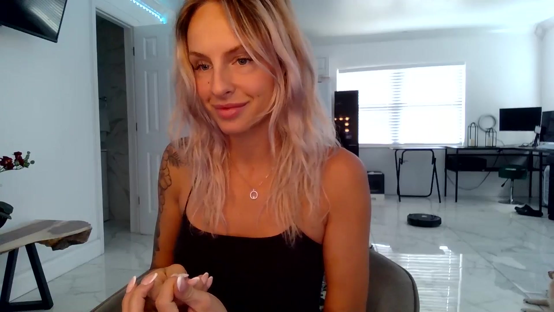 Gallery image thumbnail from BirthdayGirli's myfreecams stream on, 07/15/2024, 13:45 image 6 of 20