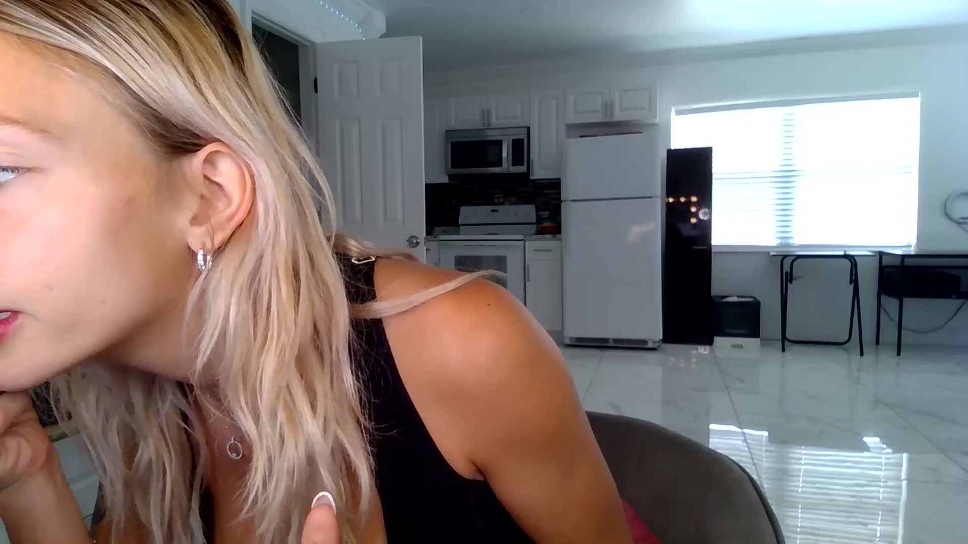 Gallery image thumbnail from BirthdayGirli's myfreecams stream on, 07/16/2024, 17:20 image 6 of 20