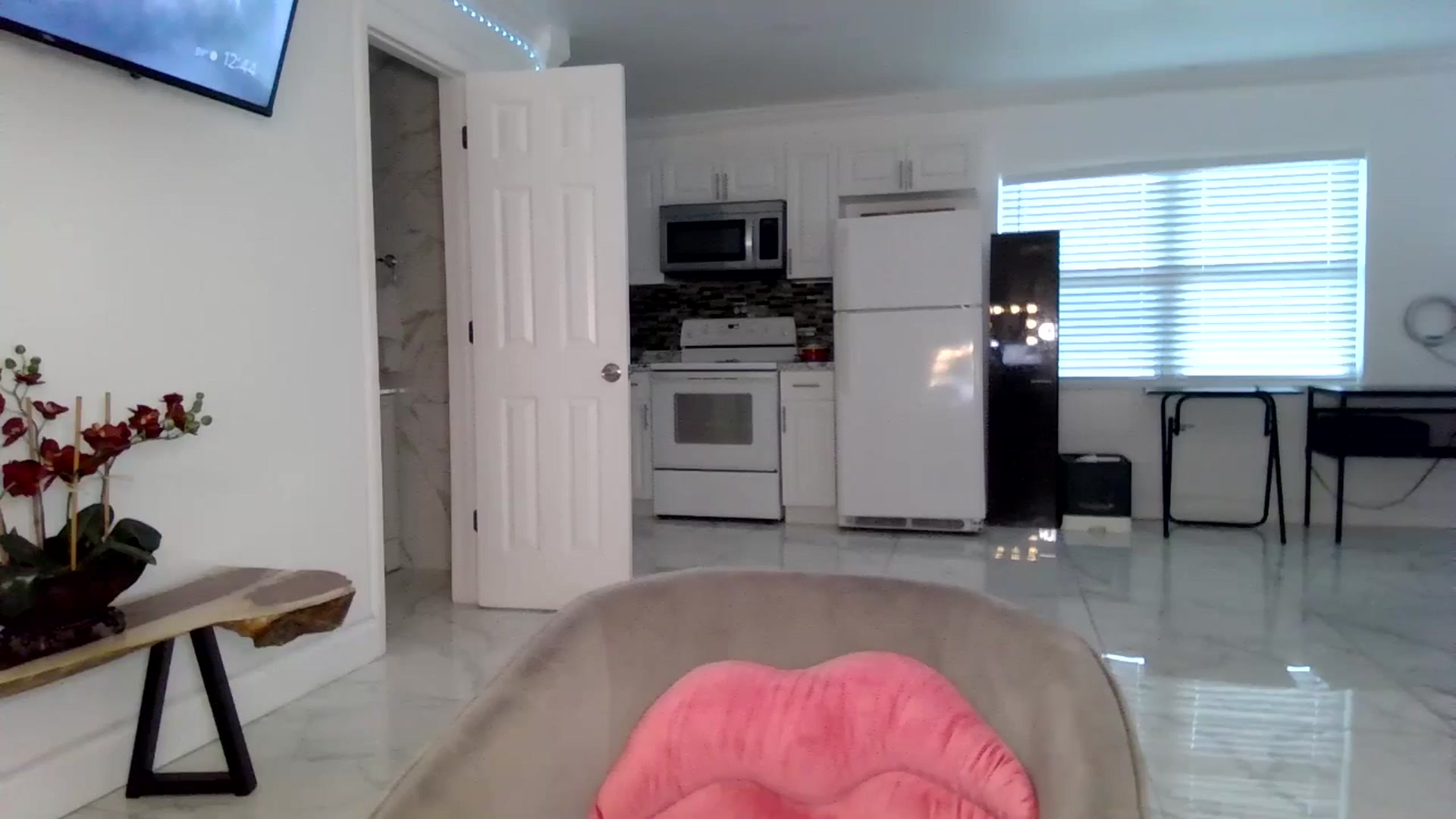 Gallery image thumbnail from BirthdayGirli's myfreecams stream on, 07/16/2024, 17:20 image 12 of 20