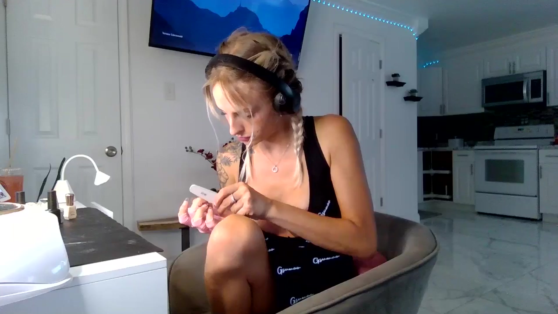 Gallery image thumbnail from BirthdayGirli's myfreecams stream on, 07/17/2024, 24:12 image 4 of 20