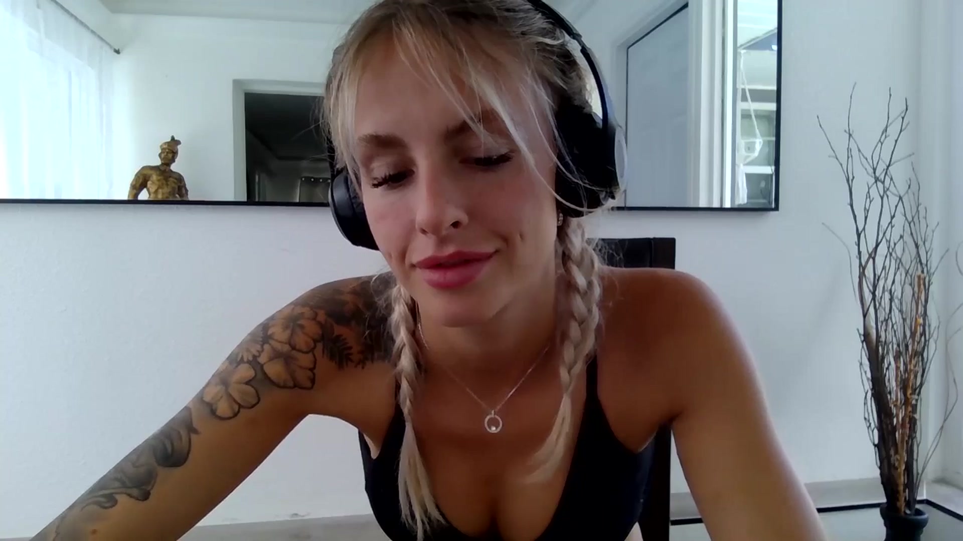 Gallery image thumbnail from BirthdayGirli's myfreecams stream on, 07/17/2024, 17:26 image 7 of 20