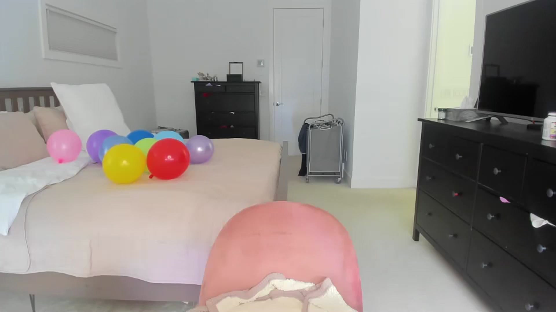 Gallery image thumbnail from BirthdayKym's myfreecams stream on, 05/20/2024, 20:22 image 14 of 20