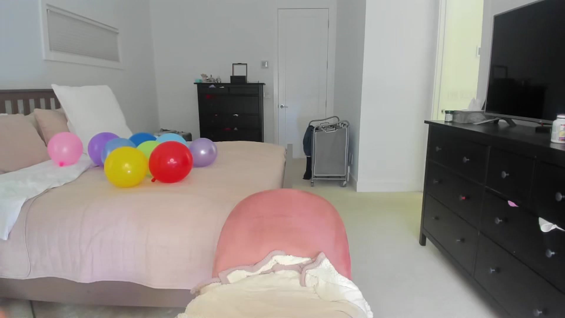 Gallery image thumbnail from BirthdayKym's myfreecams stream on, 05/20/2024, 20:22 image 16 of 20