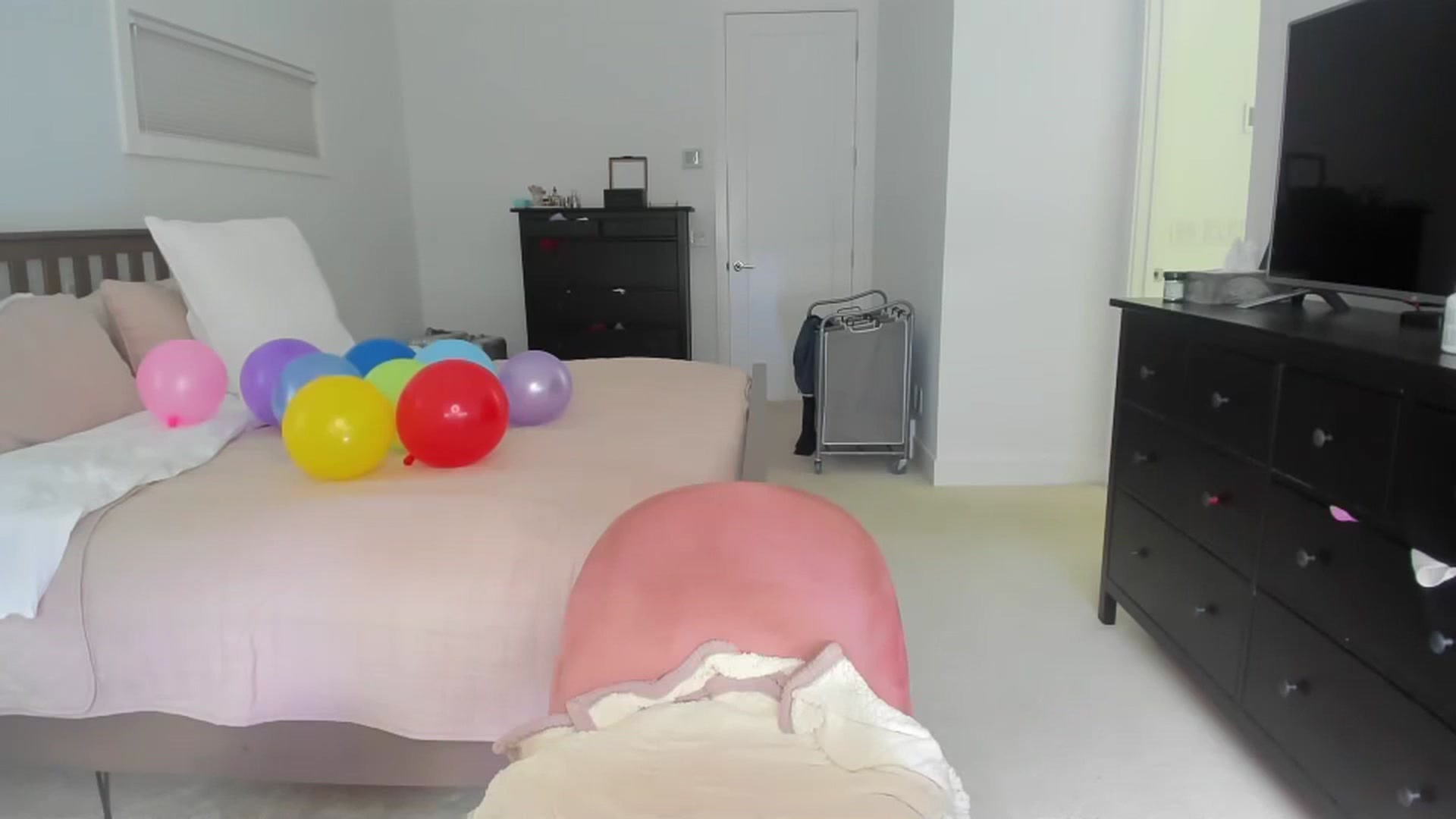 Gallery image thumbnail from BirthdayKym's myfreecams stream on, 05/20/2024, 20:58 image 4 of 20