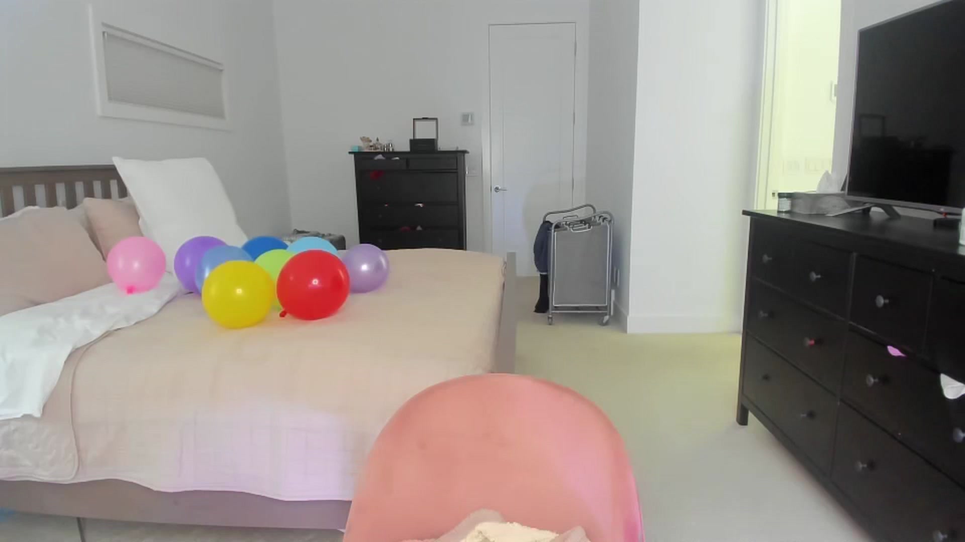 Gallery image thumbnail from BirthdayKym's myfreecams stream on, 05/20/2024, 21:31 image 1 of 20