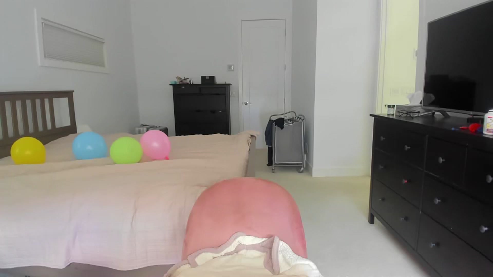 Gallery image thumbnail from BirthdayKym's myfreecams stream on, 05/21/2024, 20:35 image 16 of 20