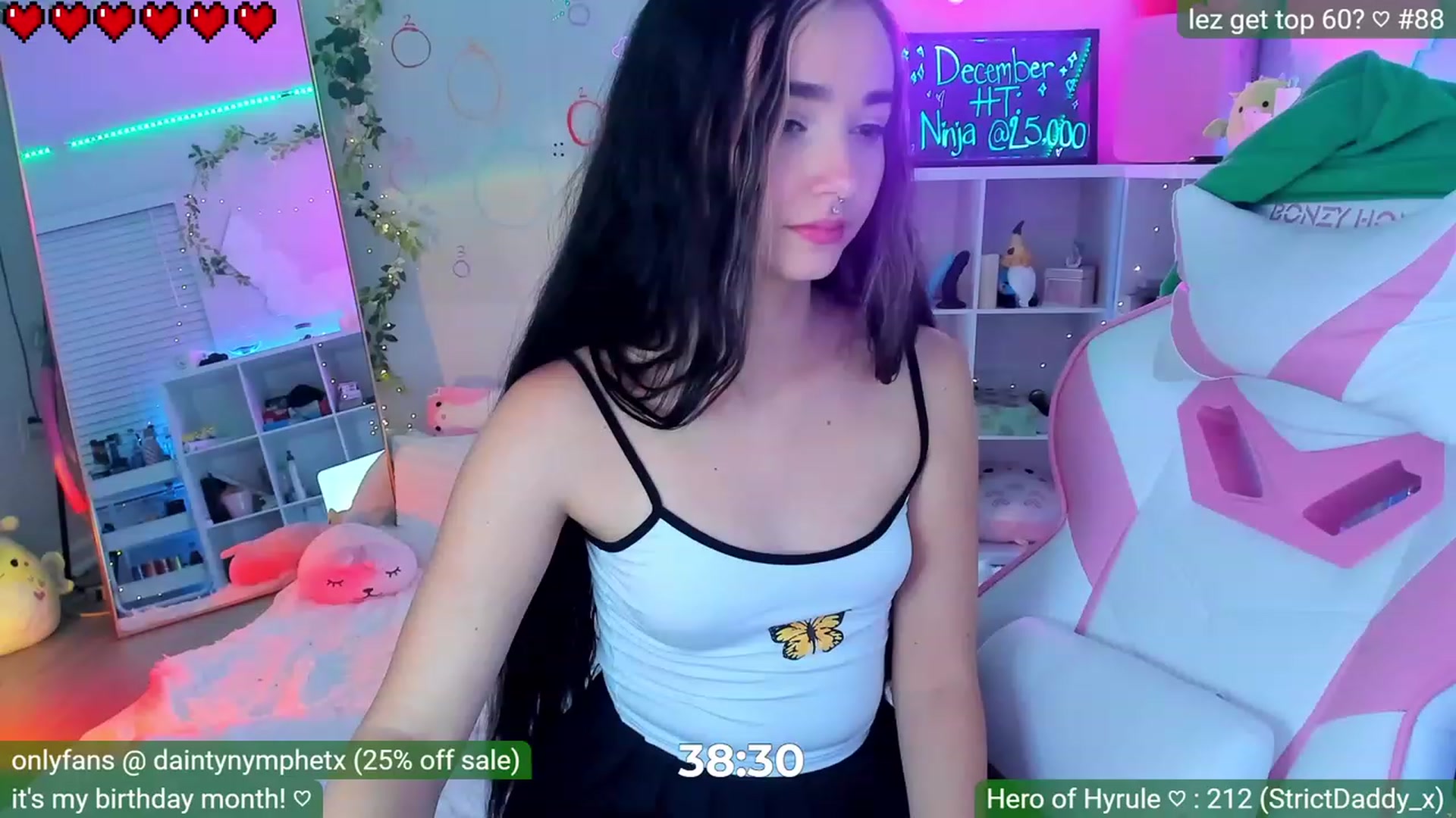 Gallery image thumbnail from BirthdayNym's myfreecams stream on, 12/15/2022, 05:59 image 5 of 20