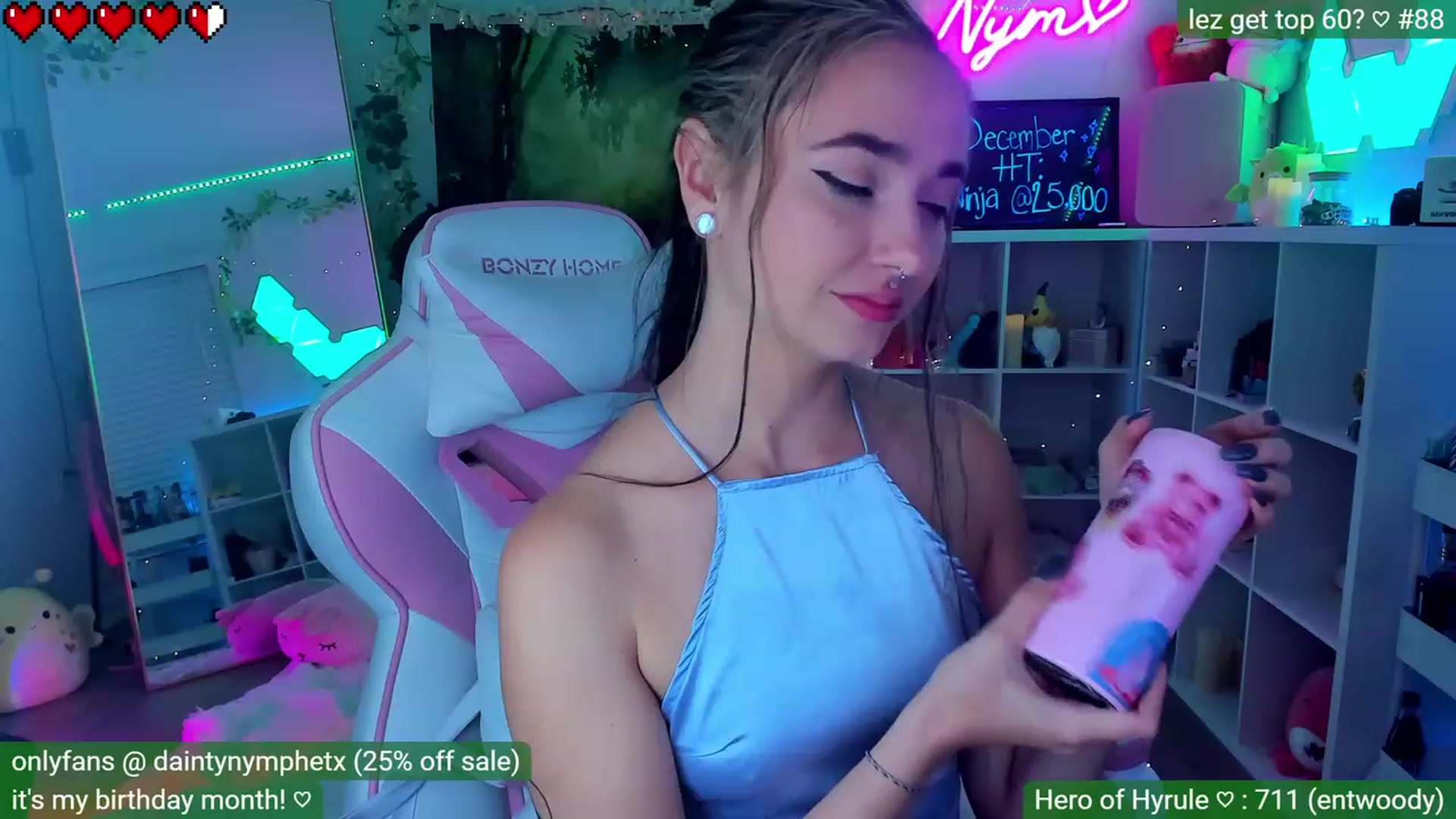 Gallery image thumbnail from BirthdayNym's myfreecams stream on, 12/18/2022, 04:54 image 13 of 20