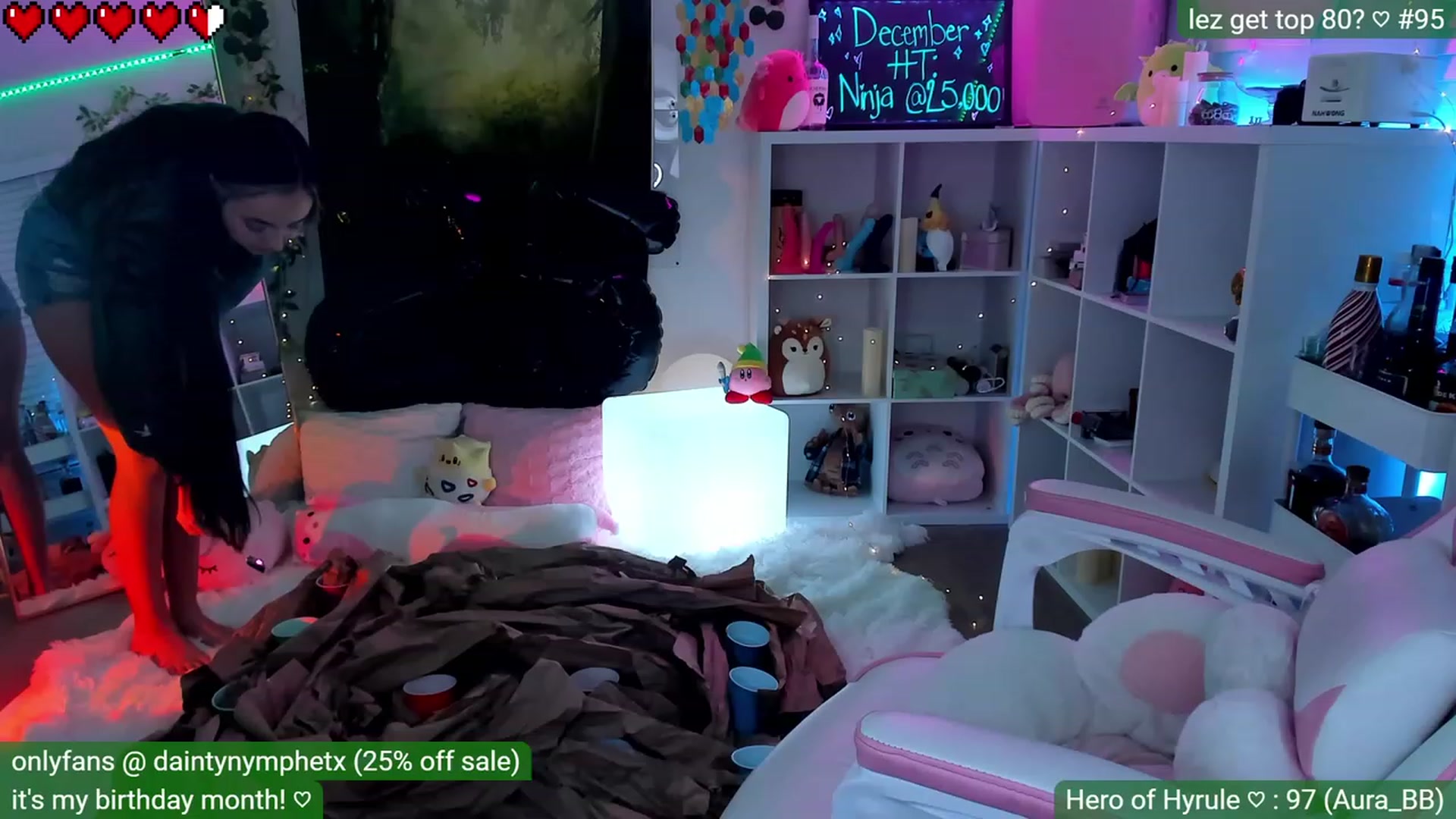 Gallery image thumbnail from BirthdayNym's myfreecams stream on, 12/19/2022, 04:35 image 2 of 20