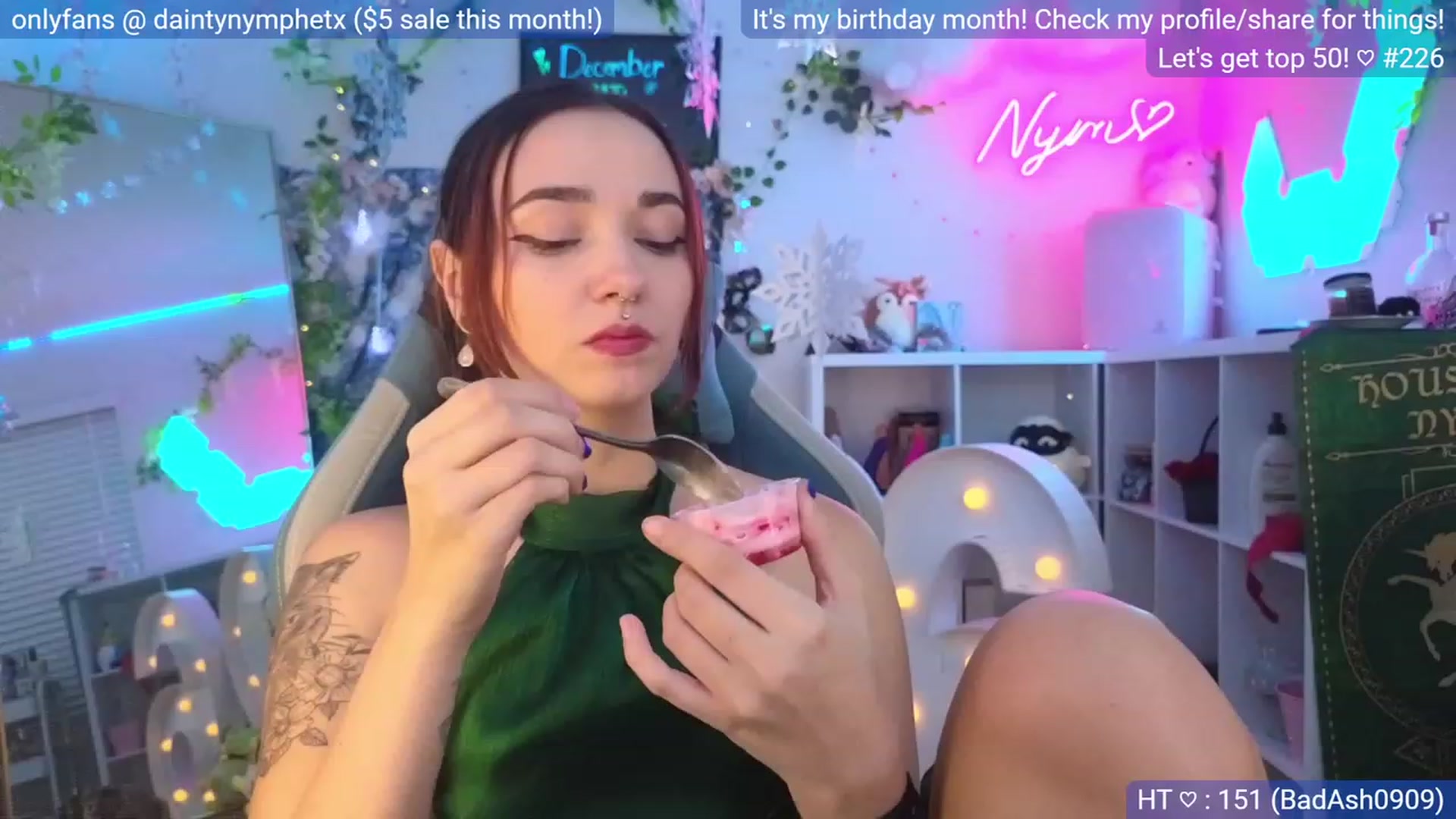 Gallery image thumbnail from BirthdayNym's myfreecams stream on, 12/21/2023, 04:06 image 1 of 20
