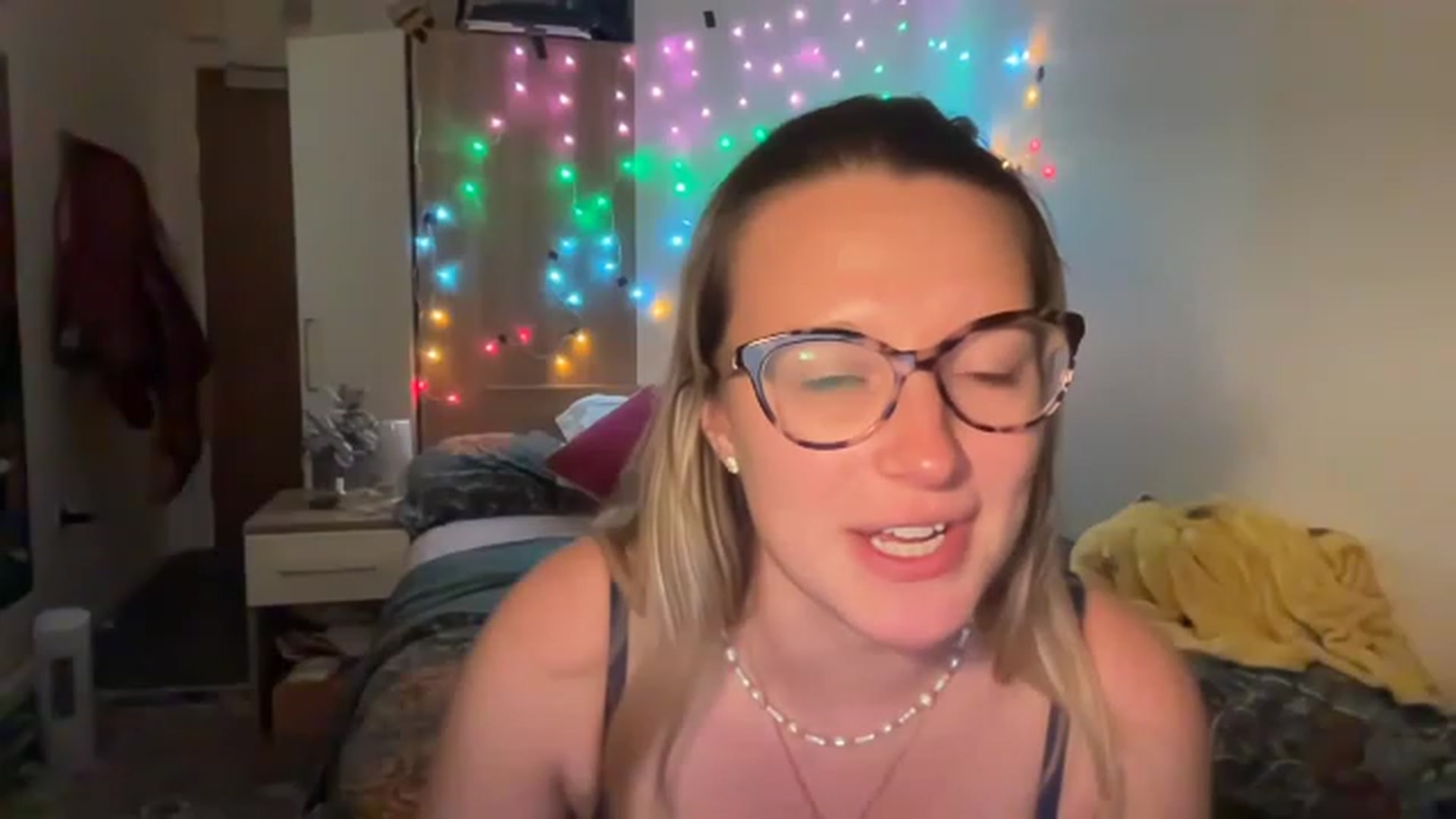 Gallery image thumbnail from BirthdayRosie's myfreecams stream on, 05/02/2023, 22:09 image 2 of 20