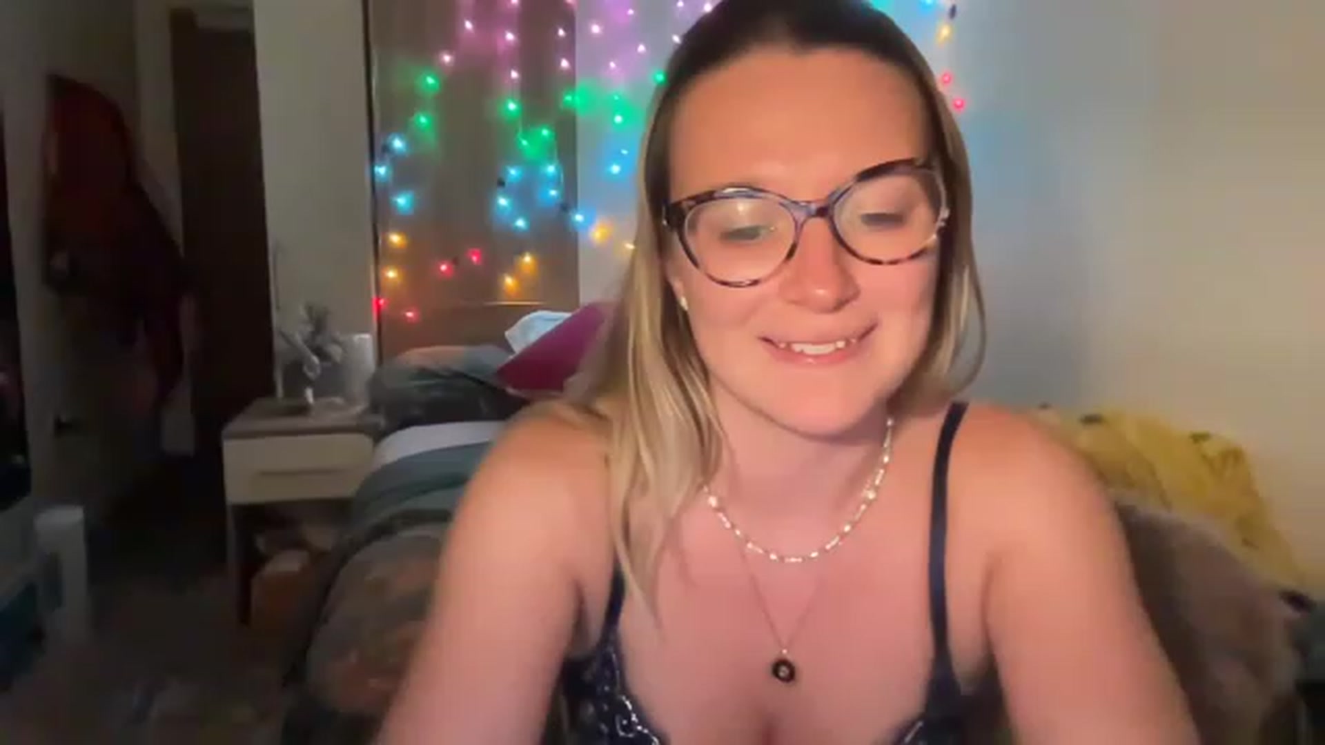 Gallery image thumbnail from BirthdayRosie's myfreecams stream on, 05/02/2023, 22:09 image 17 of 20