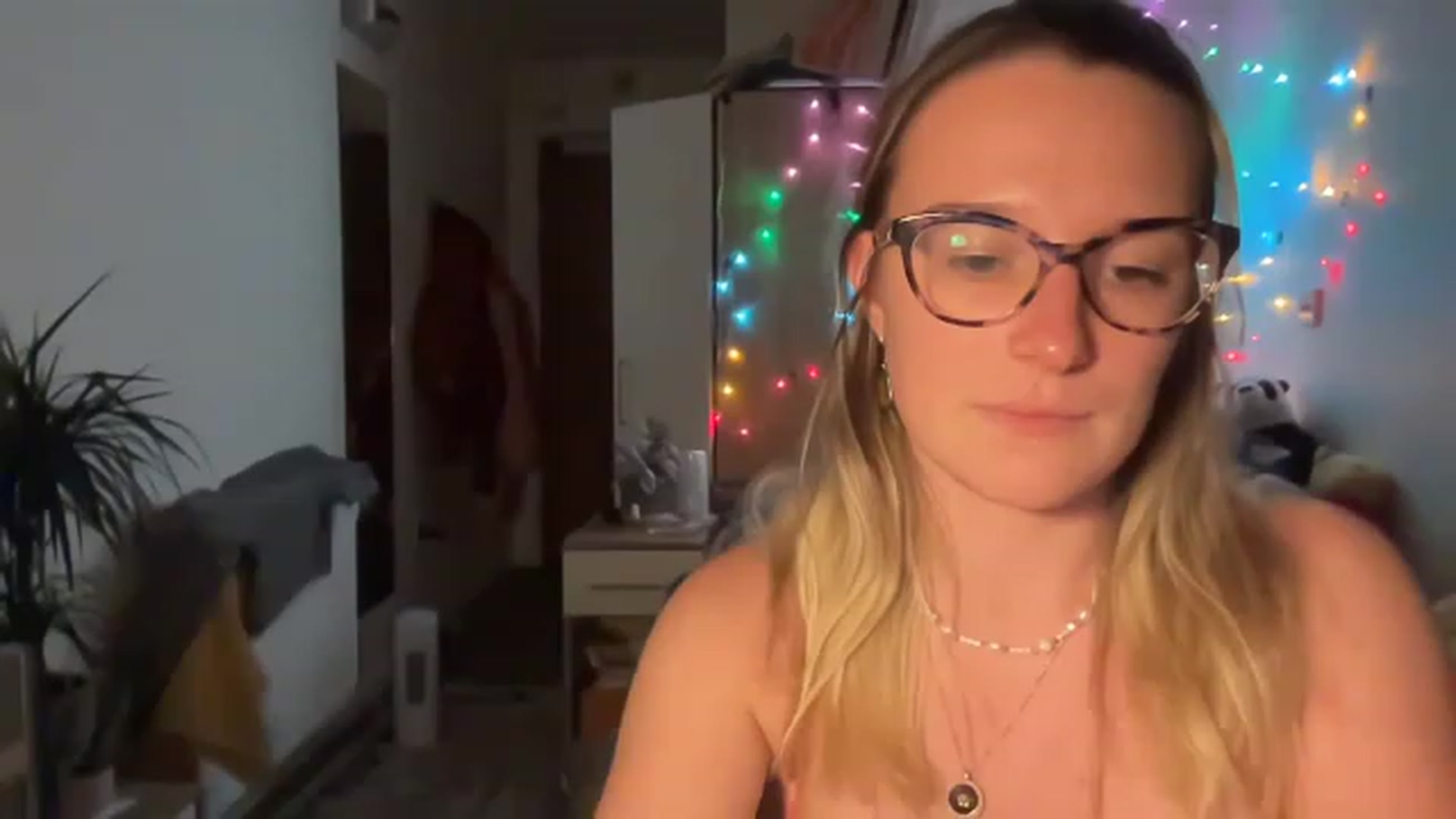 Gallery image thumbnail from BirthdayRosie's myfreecams stream on, 05/03/2023, 21:42 image 10 of 20
