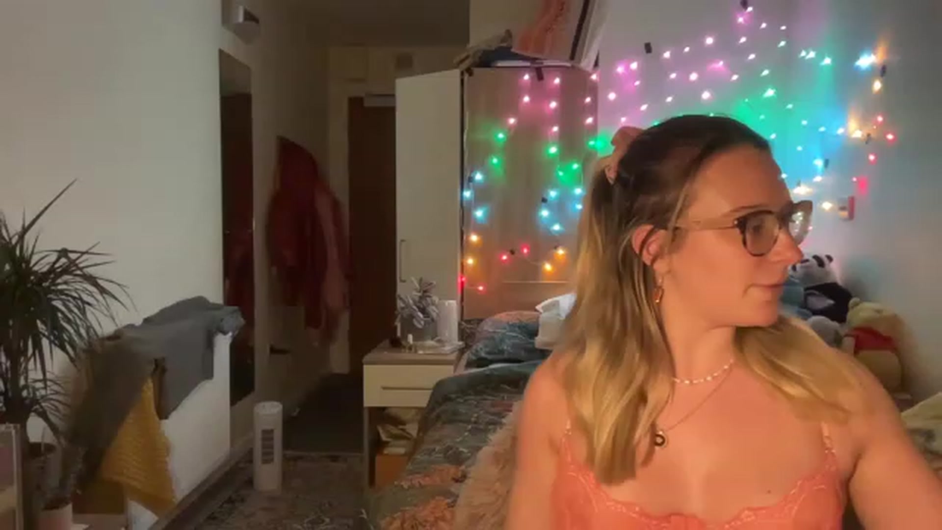 Gallery image thumbnail from BirthdayRosie's myfreecams stream on, 05/03/2023, 21:42 image 12 of 20