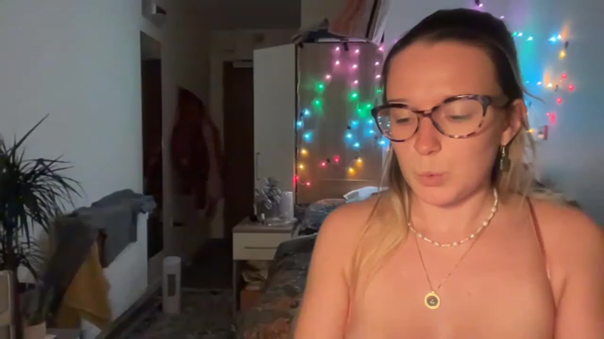 Gallery image thumbnail from BirthdayRosie's myfreecams stream on, 05/03/2023, 21:42 image 9 of 20
