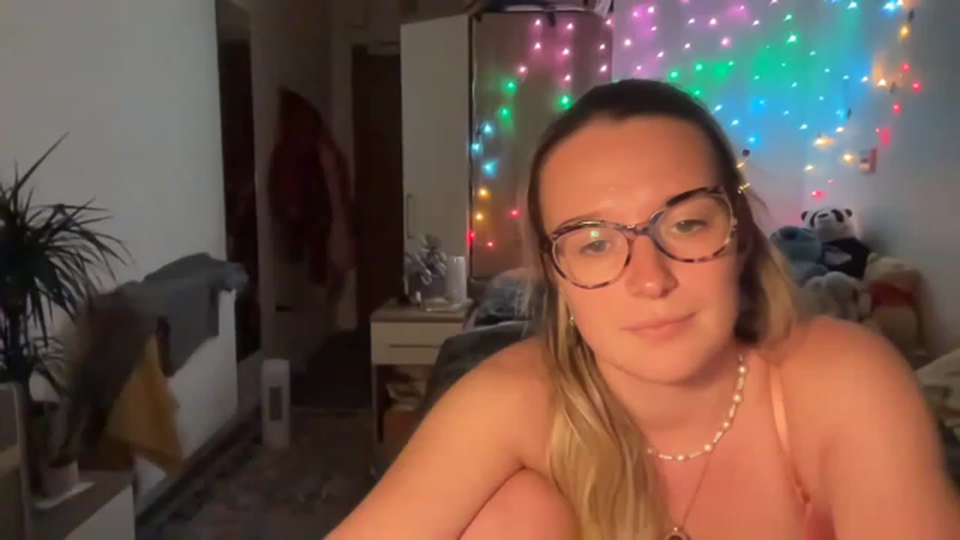 Gallery image thumbnail from BirthdayRosie's myfreecams stream on, 05/03/2023, 21:42 image 20 of 20