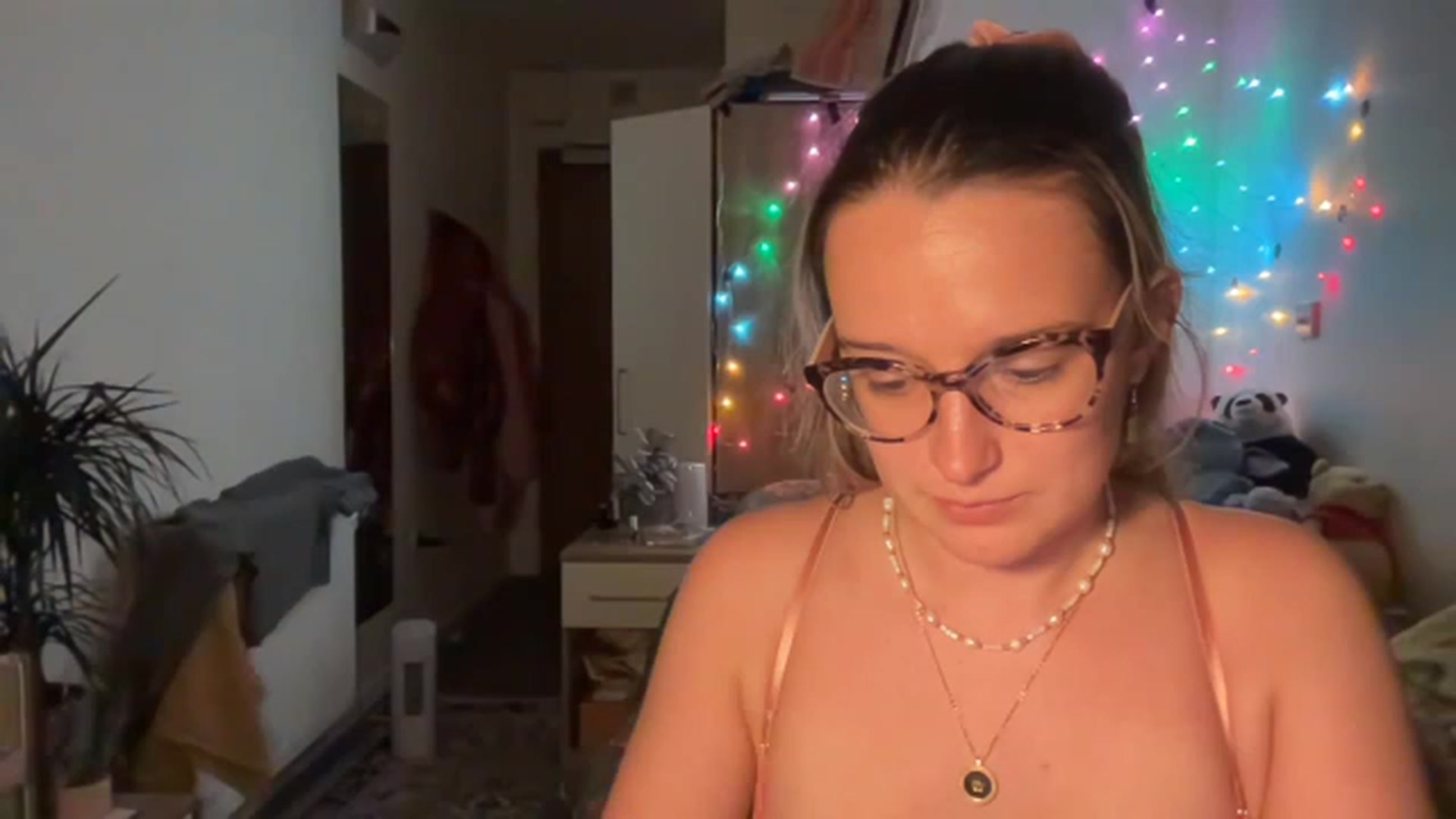 Gallery image thumbnail from BirthdayRosie's myfreecams stream on, 05/03/2023, 21:42 image 7 of 20