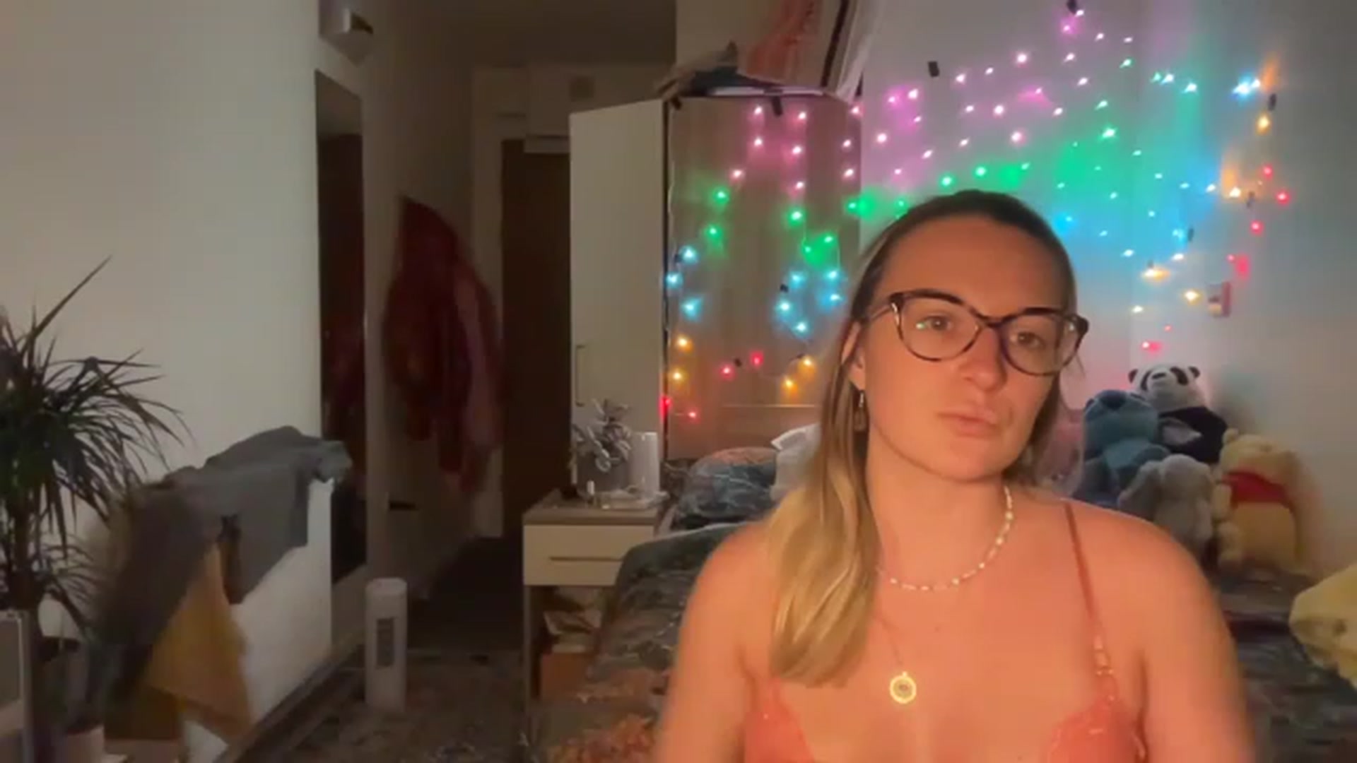 Gallery image thumbnail from BirthdayRosie's myfreecams stream on, 05/03/2023, 21:42 image 17 of 20