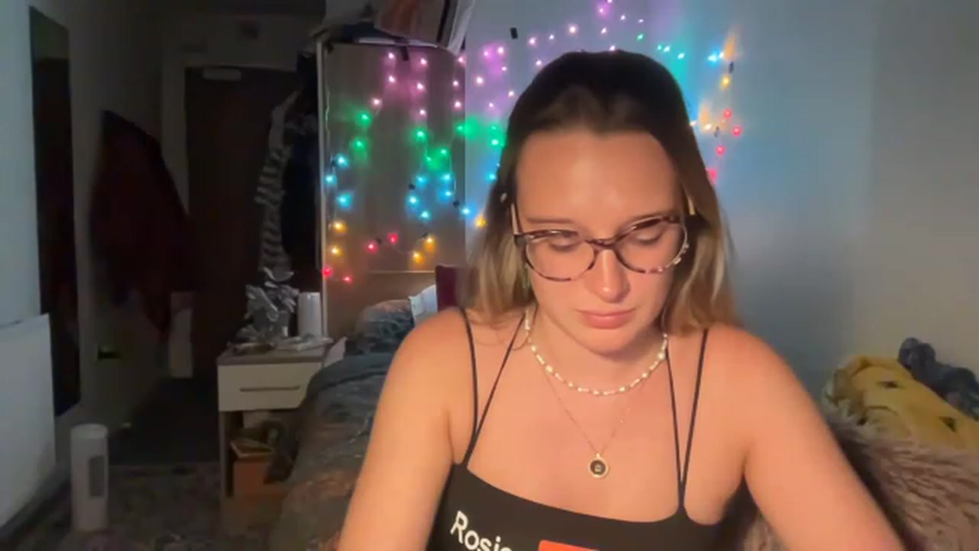 Gallery image thumbnail from BirthdayRosie's myfreecams stream on, 05/04/2023, 22:46 image 16 of 20