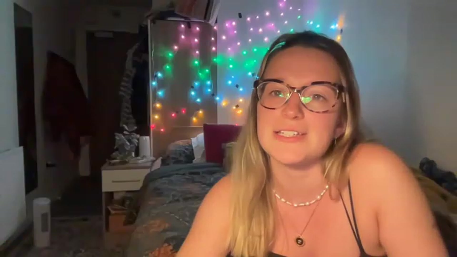 Gallery image thumbnail from BirthdayRosie's myfreecams stream on, 05/04/2023, 22:46 image 14 of 20